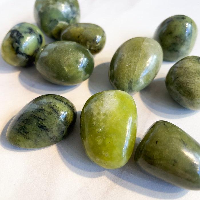 Grønn Jade Serpentin Tromlet Krystall, 10-20 gram-the-feelgood-shop